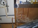 台所裏水道管修理